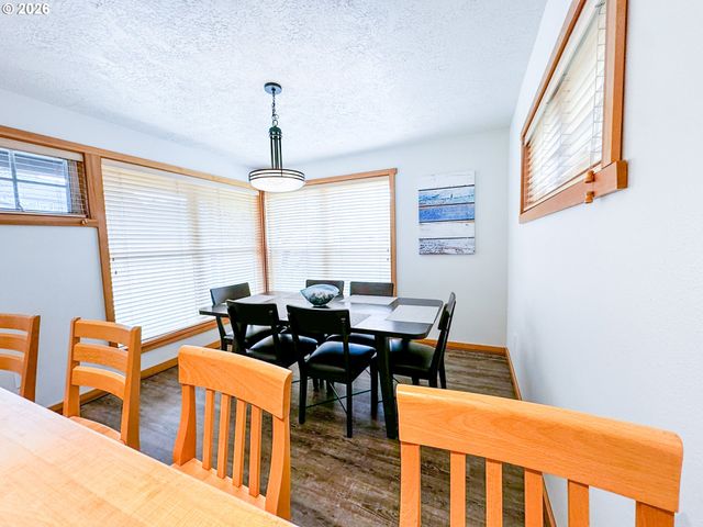 5670 BAREFOOT Ln, Pacific City, OR 97135