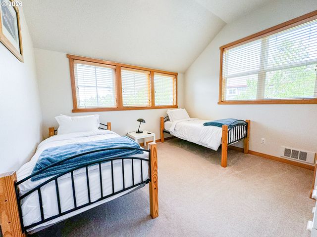 5670 BAREFOOT Ln, Pacific City, OR 97135