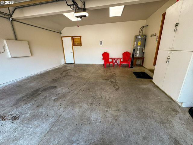 5670 BAREFOOT Ln, Pacific City, OR 97135