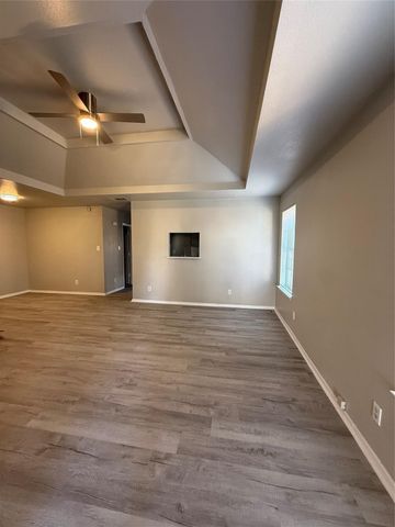 1433 N Bluegrove Road, Lancaster, TX 75134