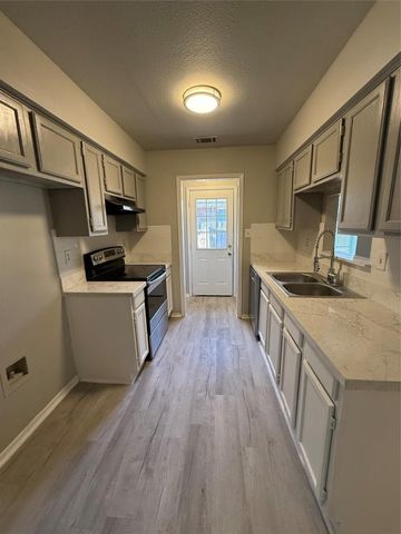 1433 N Bluegrove Road, Lancaster, TX 75134