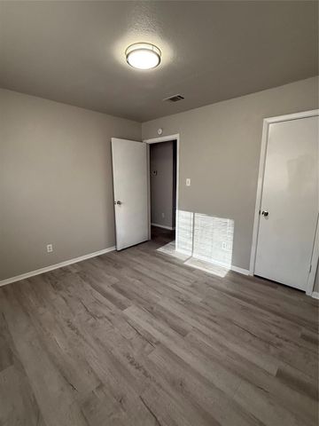 1433 N Bluegrove Road, Lancaster, TX 75134