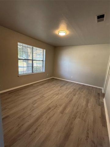 1433 N Bluegrove Road, Lancaster, TX 75134