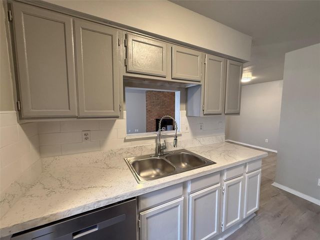 1433 N Bluegrove Road, Lancaster, TX 75134