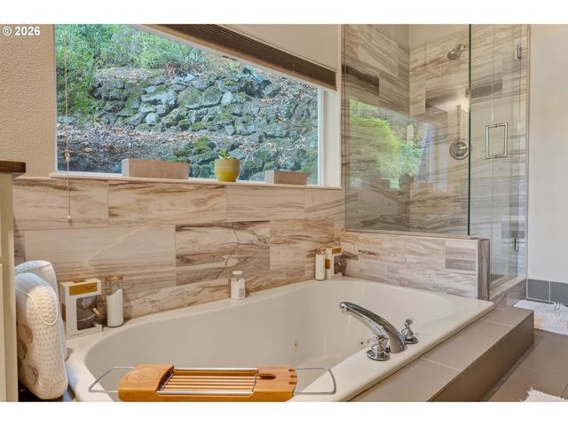 1517 Sw HIGHLAND Pkwy, Portland, OR 97221