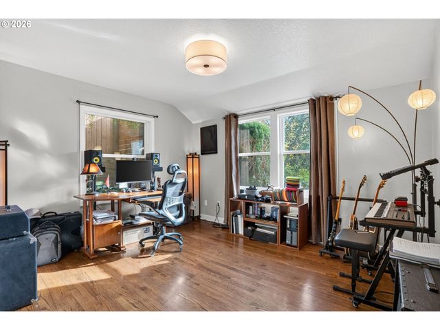 1517 Sw HIGHLAND Pkwy, Portland, OR 97221