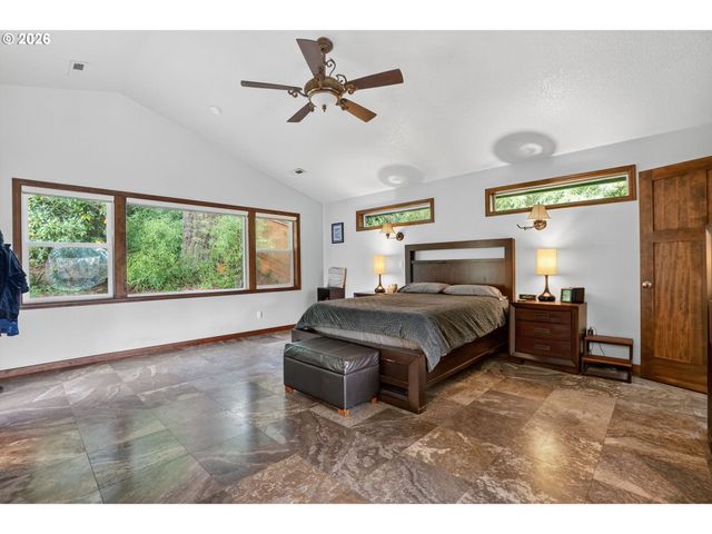 1517 Sw HIGHLAND Pkwy, Portland, OR 97221