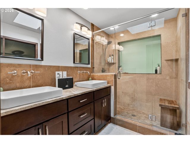 1517 Sw HIGHLAND Pkwy, Portland, OR 97221