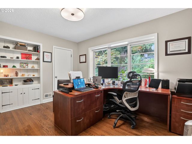 1517 Sw HIGHLAND Pkwy, Portland, OR 97221