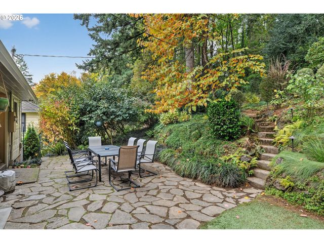 1517 Sw HIGHLAND Pkwy, Portland, OR 97221