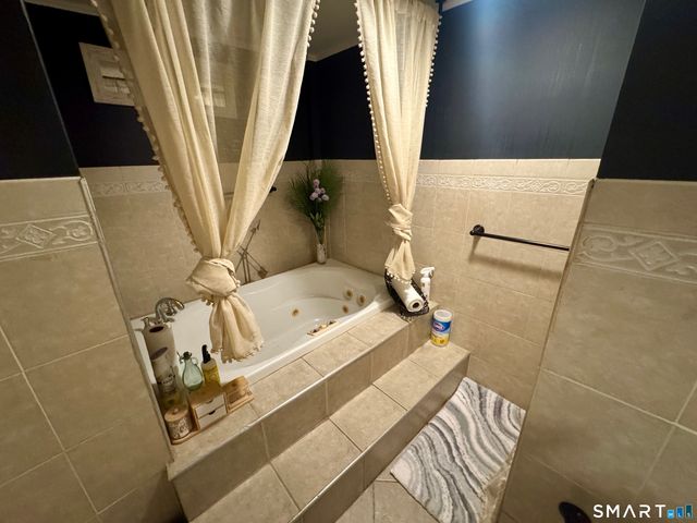 7 Dayton Street, Newtown, CT 06482