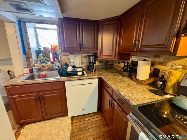 7 Dayton Street, Newtown, CT 06482