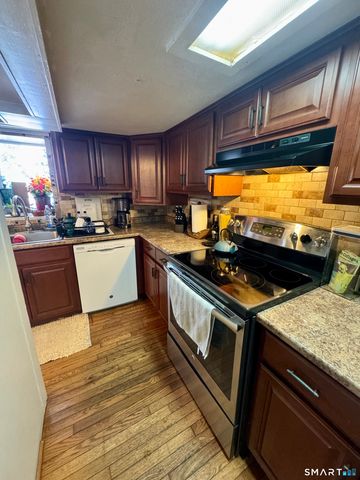 7 Dayton Street, Newtown, CT 06482