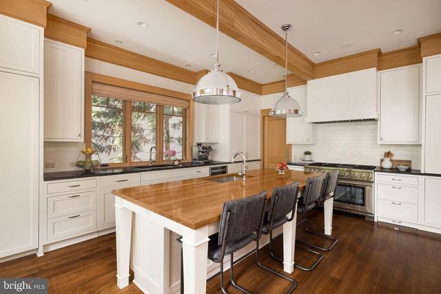 2155 DUNMORE LN NW, Washington, DC 20007