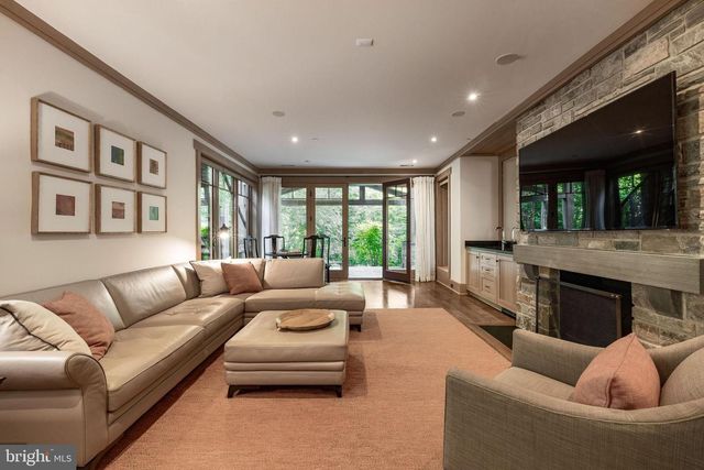 2155 DUNMORE LN NW, Washington, DC 20007