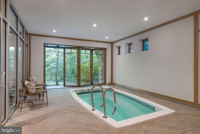 2155 DUNMORE LN NW, Washington, DC 20007