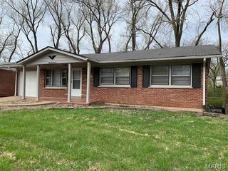 8411 Hawkesbury Drive, Ferguson, MO 63121