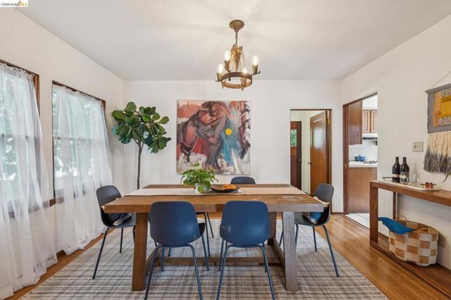 19 Veteran Way, Oakland, CA 94602