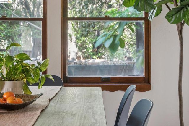 19 Veteran Way, Oakland, CA 94602