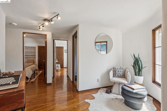 19 Veteran Way, Oakland, CA 94602