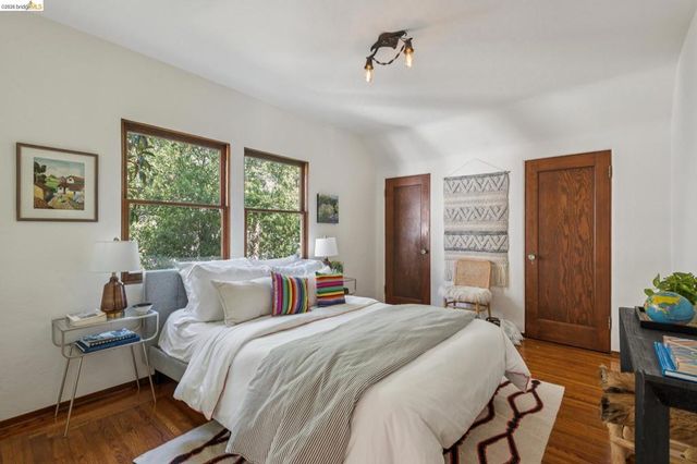 19 Veteran Way, Oakland, CA 94602
