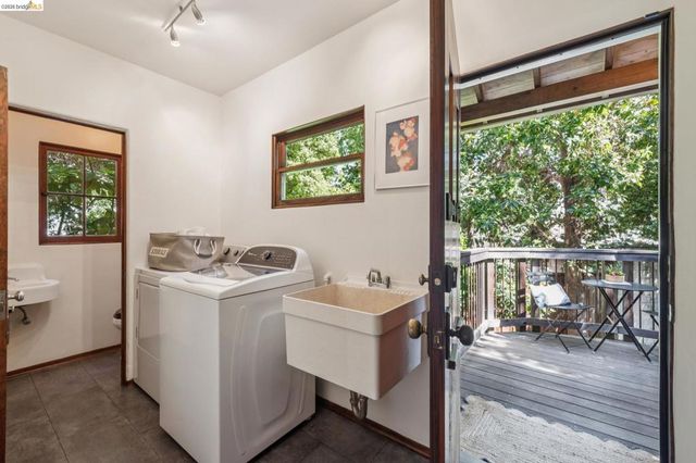 19 Veteran Way, Oakland, CA 94602