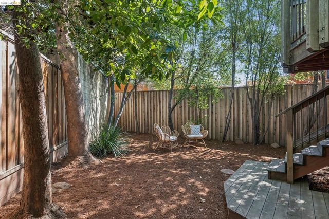 19 Veteran Way, Oakland, CA 94602