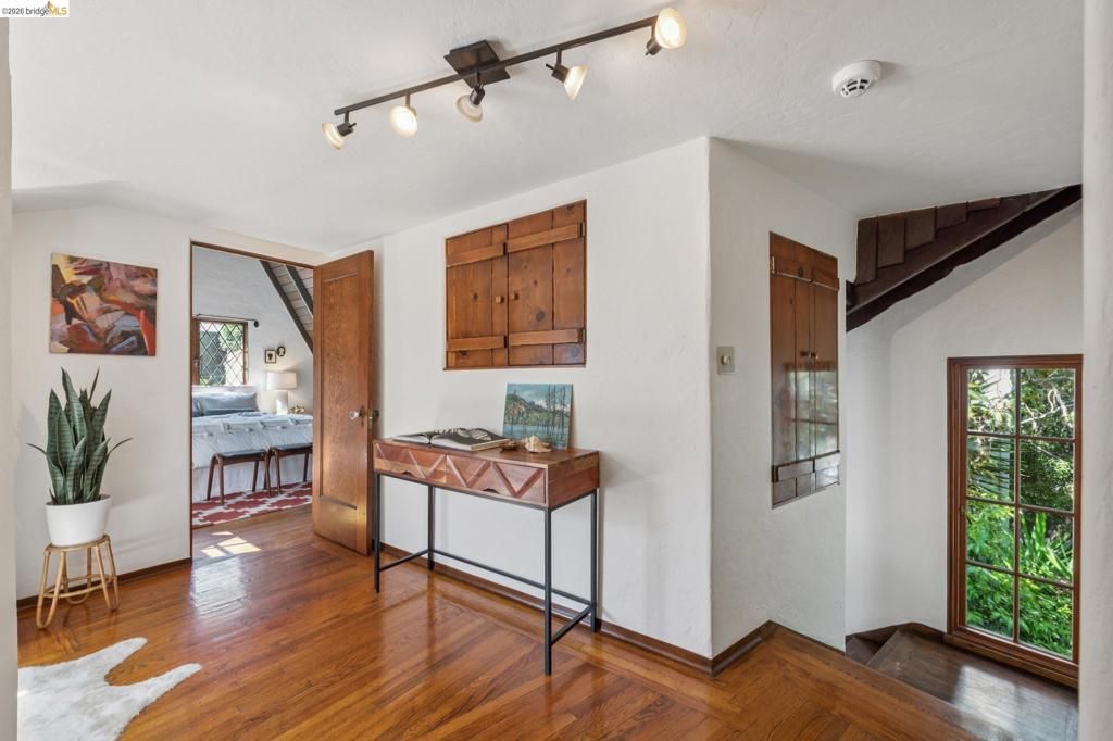 Image 27 of property listing at 19 Veteran Way, Oakland, CA 94602