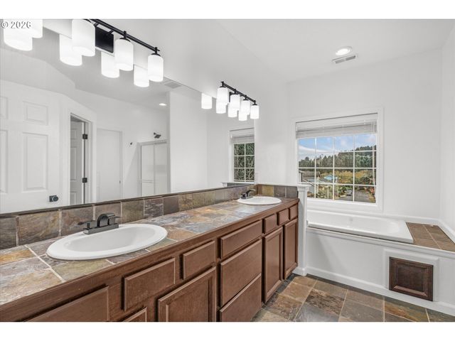 2470 Ne VOYAGE Loop, Lincoln City, OR 97367