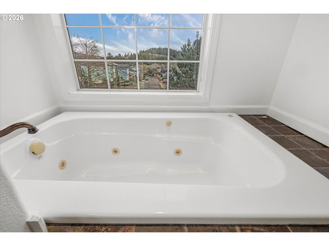 2470 Ne VOYAGE Loop, Lincoln City, OR 97367