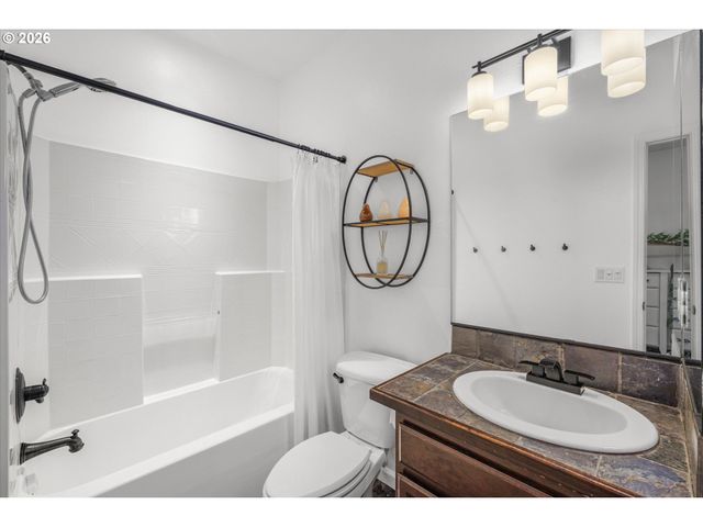 2470 Ne VOYAGE Loop, Lincoln City, OR 97367