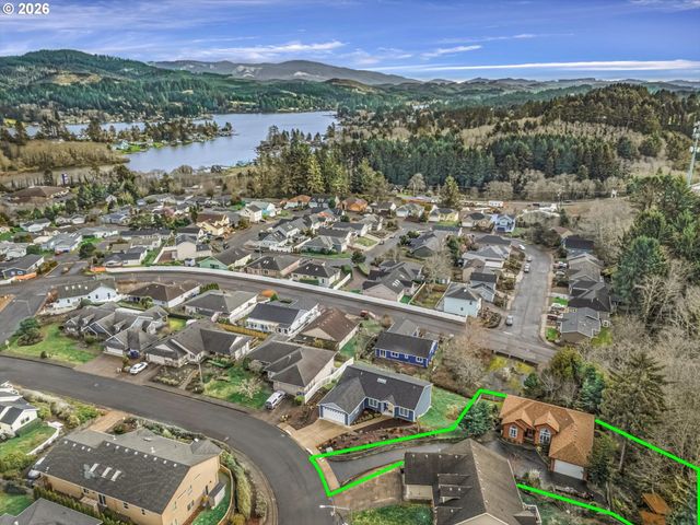 2470 Ne VOYAGE Loop, Lincoln City, OR 97367