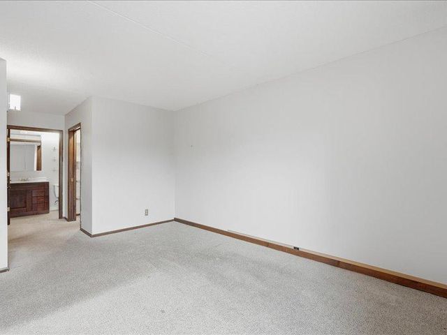 6670 Vernon Avenue S 202, Edina, MN 55436