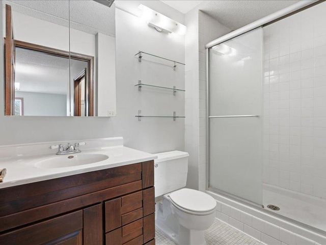 6670 Vernon Avenue S 202, Edina, MN 55436