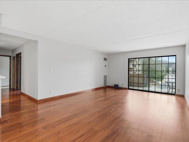 6670 Vernon Avenue S 202, Edina, MN 55436