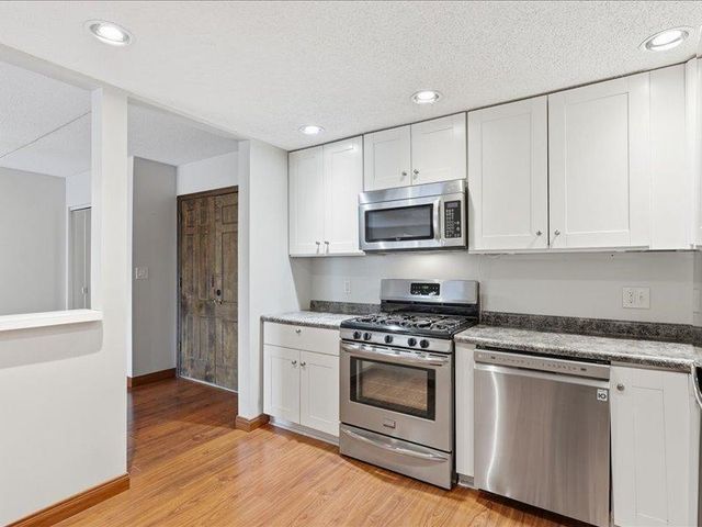 6670 Vernon Avenue S 202, Edina, MN 55436