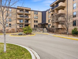 6670 Vernon Avenue S 202, Edina, MN 55436