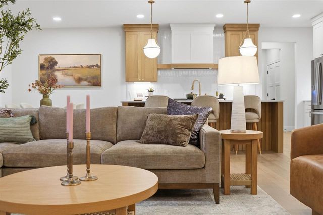 6859 Karolina Way, Sun Prairie, WI 53590