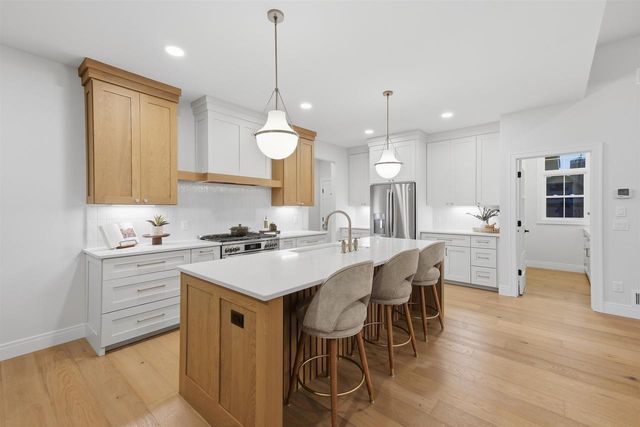 6859 Karolina Way, Sun Prairie, WI 53590