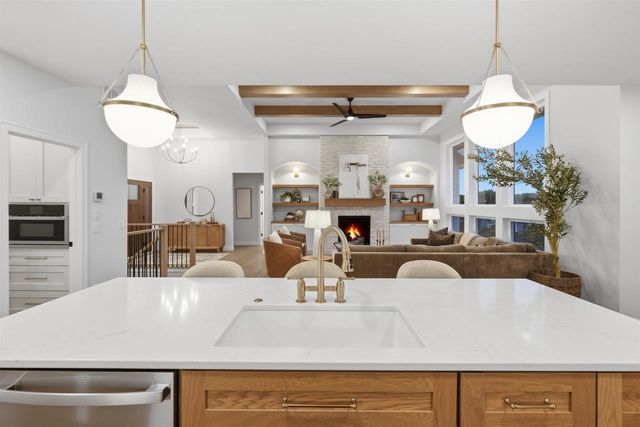 6859 Karolina Way, Sun Prairie, WI 53590