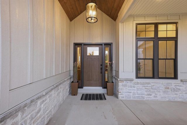 6859 Karolina Way, Sun Prairie, WI 53590