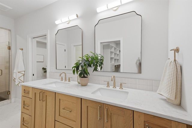 6859 Karolina Way, Sun Prairie, WI 53590