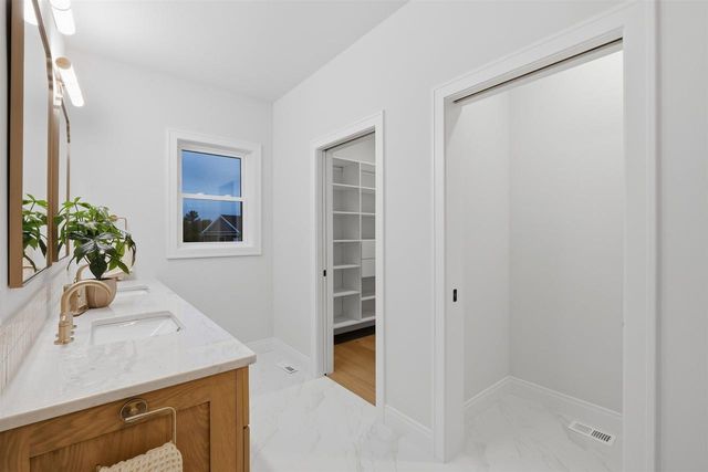 6859 Karolina Way, Sun Prairie, WI 53590