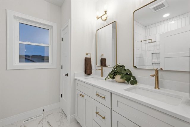 6859 Karolina Way, Sun Prairie, WI 53590