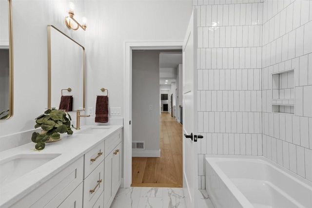 6859 Karolina Way, Sun Prairie, WI 53590