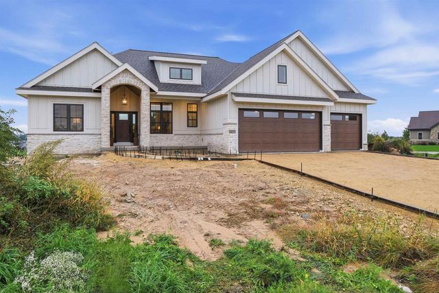 6859 Karolina Way, Sun Prairie, WI 53590