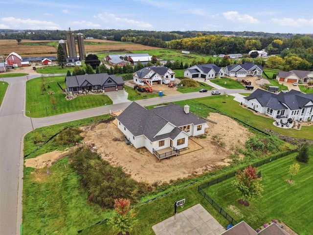 6859 Karolina Way, Sun Prairie, WI 53590