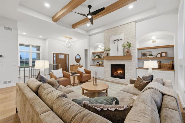 6859 Karolina Way, Sun Prairie, WI 53590