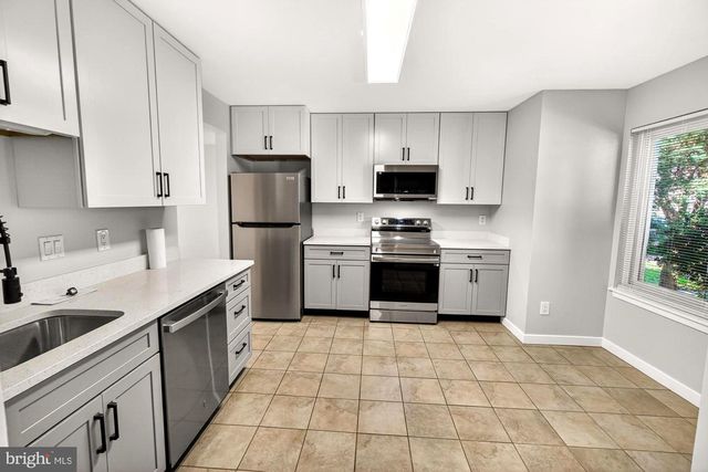 19346 KEYMAR WAY, Gaithersburg, MD 20886