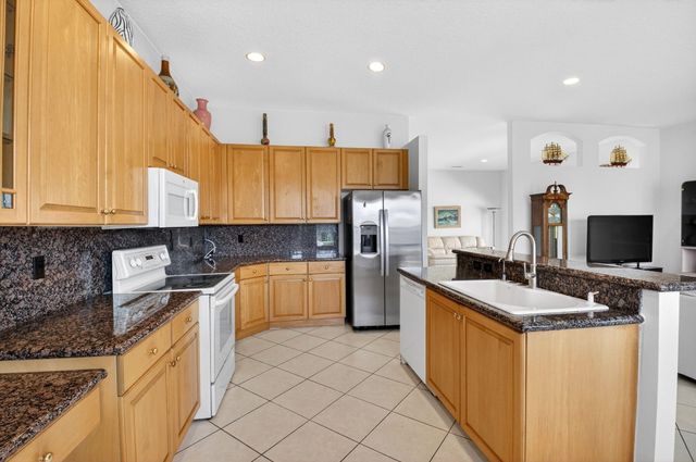 13738 Plaza Mayor Drive, Delray Beach, FL 33446